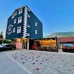 & Luxe 4* Μόσταρ