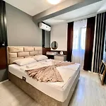 & Luxe 4* モスタル