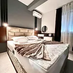 & Luxe ホテル 4*