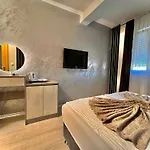 ホテル & Luxe 4*