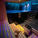 & Luxe 4* モスタル