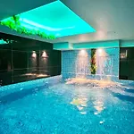 & Luxe 4*