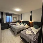 & Luxe
