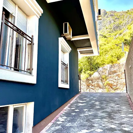& Luxe Μόσταρ
