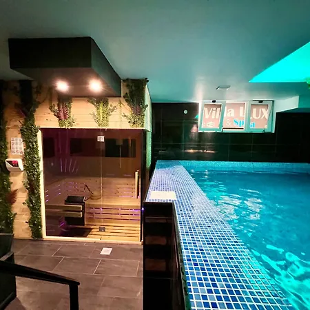 & Luxe Μόσταρ