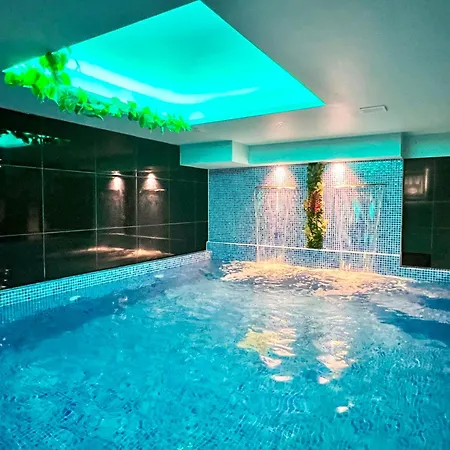 & Luxe 4*